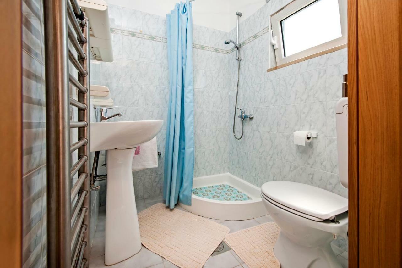Rooms Mariana ロヴィニ エクステリア 写真